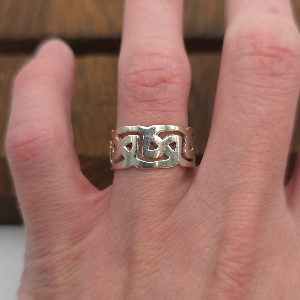 Size 8.25 925 Sterling Silver Celtic Pattern Ring A123
